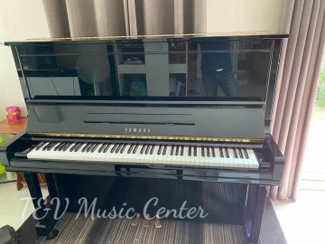 Yamaha U300 (1)