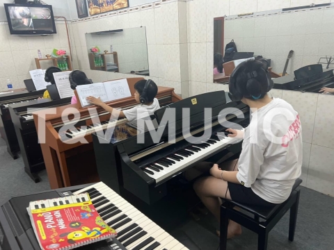 Lớp Học Tại T&V MUSIC 