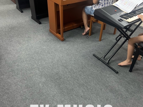 Lớp Học Tại T&V MUSIC 