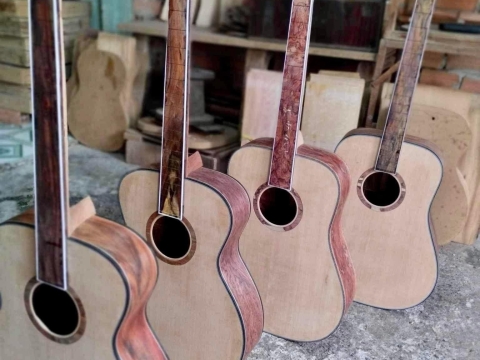 Công Đoạn Sản Xuất Guitar Custom Việt Nam