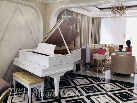 Màu Trắng Tinh Khôi