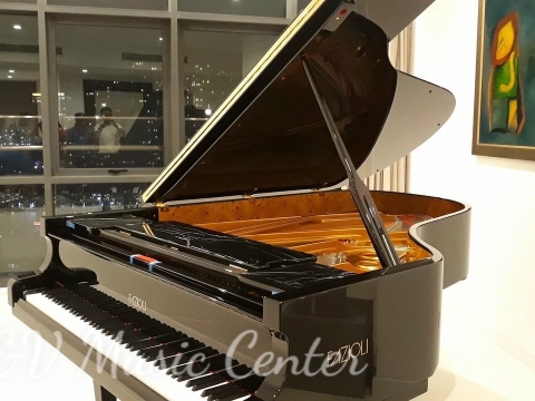 Grand Piano Tại Nhà Hàng