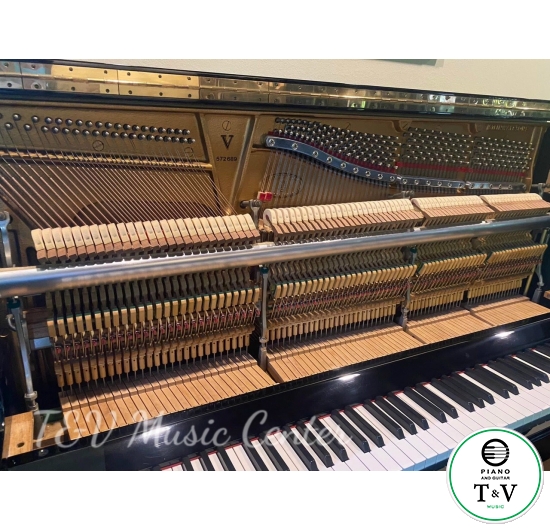 Steinway UP-V125