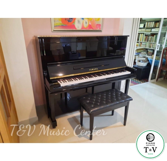 Yamaha U300 (1)