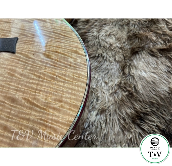 Guitar Europe Maple A002