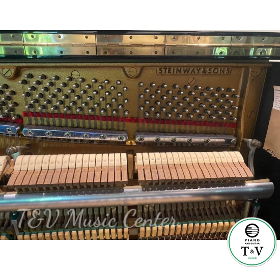 Steinway UP-V125