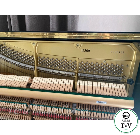 Yamaha U300 (1)