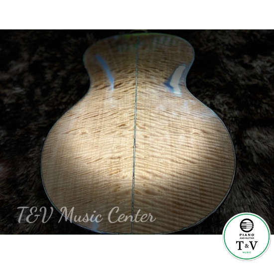 Guitar Europe Maple A002